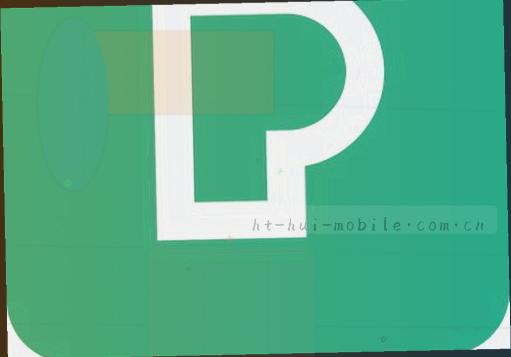 手持小屏设备在室内对照服务清单的局部画面，屏幕内容清晰可见